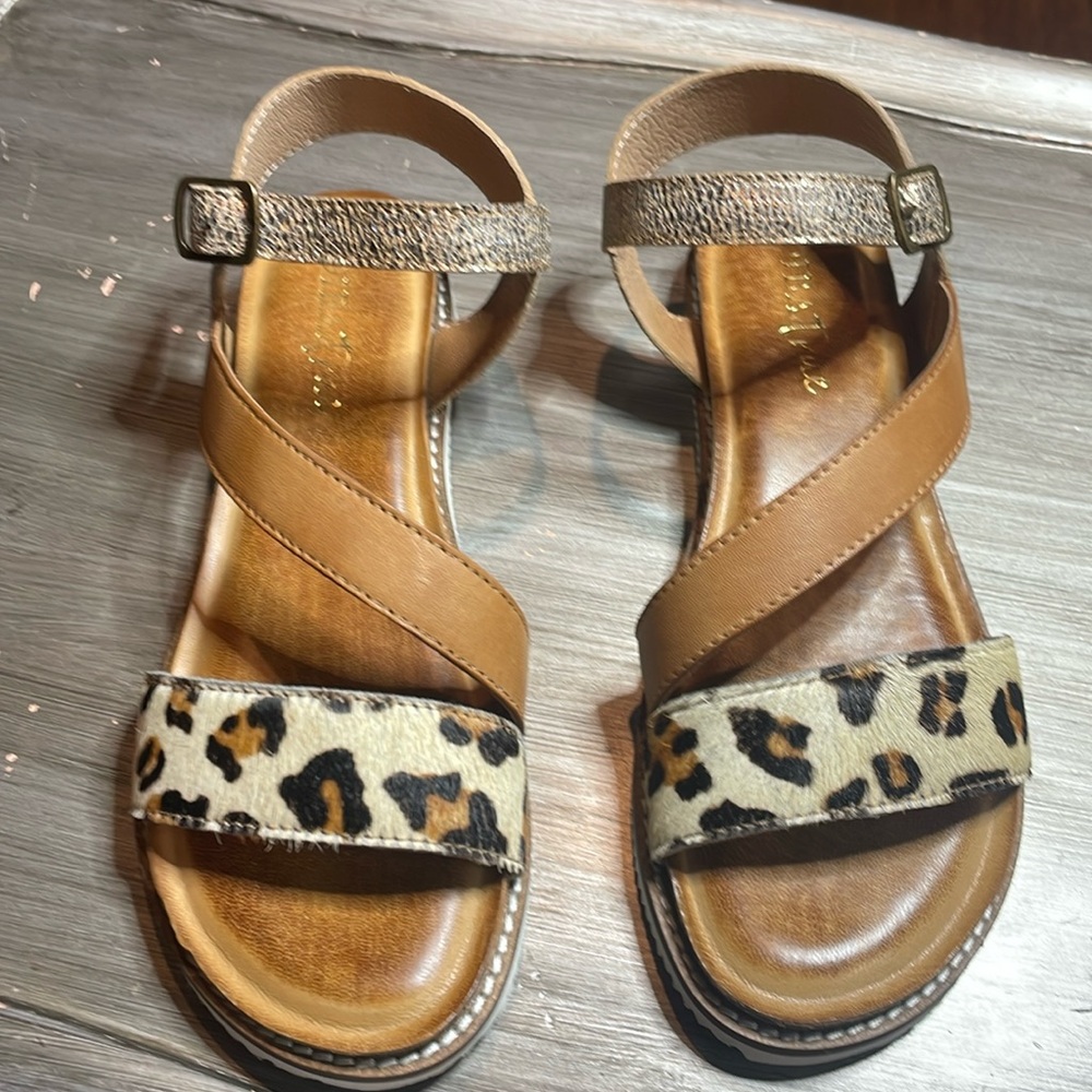 DIBA.True Leather sandals NIB Size 6.5 🔥🔥
